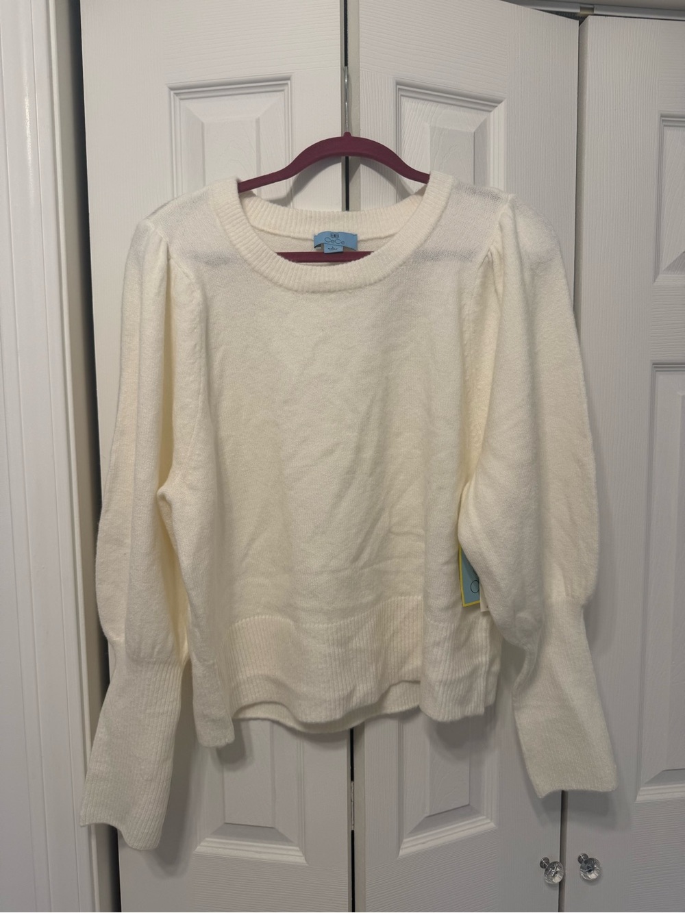 CeCe Cream Ruched Shoulder Sweater – Size Large NWT